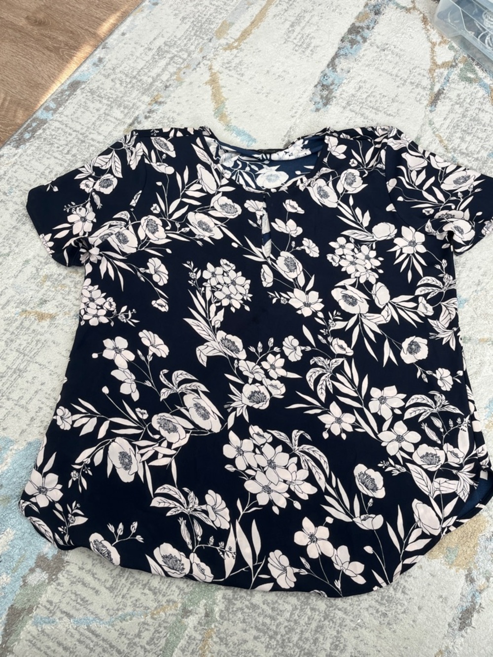 ANN TAYLOR Women’s Navy Blue Floral Short-Sleeve Top
